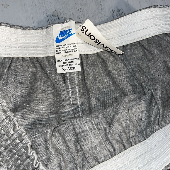 Vintage Nike Women's Grey Shorts, NEW WITH TAGS, Sz XL - Picture 3 of 9